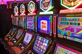 Baccarat Live Casino Myanmar ဒိုင်လာနှင့် ကစားနေသော ပုံ